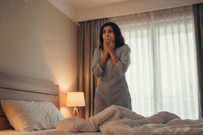 उसने सोचा था कि यह स्वर्ग होगा, लेकिन एक रात, उसे एक ऐसी सच्चाई का पता चला जो नर्क से भी ज़्यादा ठंडी थी/hi